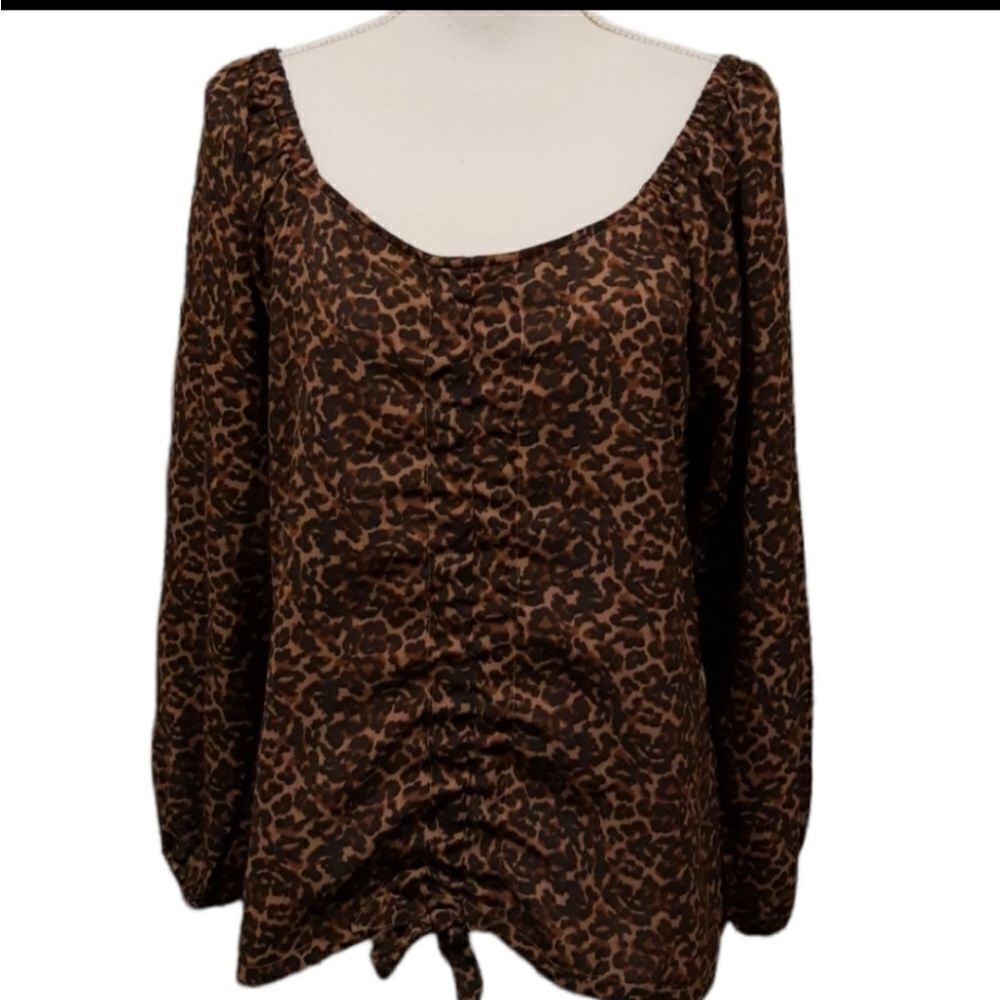 𝅺Willow & Root Blouse Size Medium Leopard Animal Print Scoop Neck Cinch Front